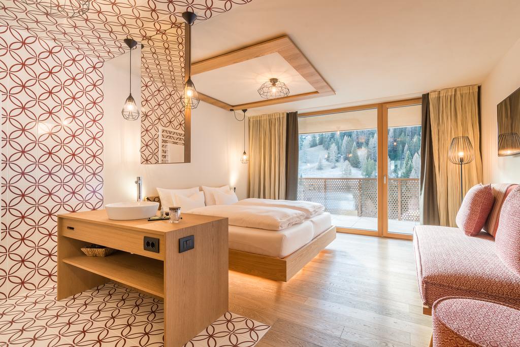 Superior Double Room with Balcony,342796660:JPEG